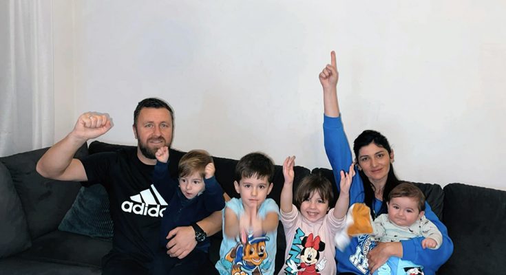Момчето Каан, кое беше однесено од социјалните служби во Шведска, му го вратија на семејството: „Правдата е бавна, но достижна“