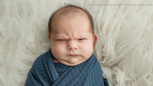 Сензационални слики од намуртено бебе на целата фотосесија!