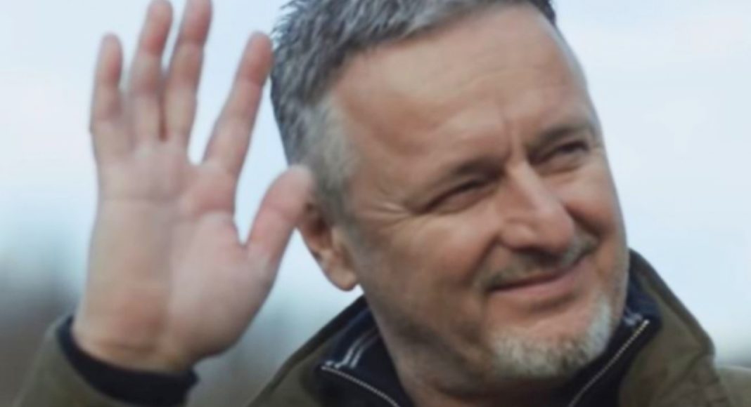Томпсон на прашањето што е тој во хороскоп одговори: „Јас му припаѓам на Исус Христос“